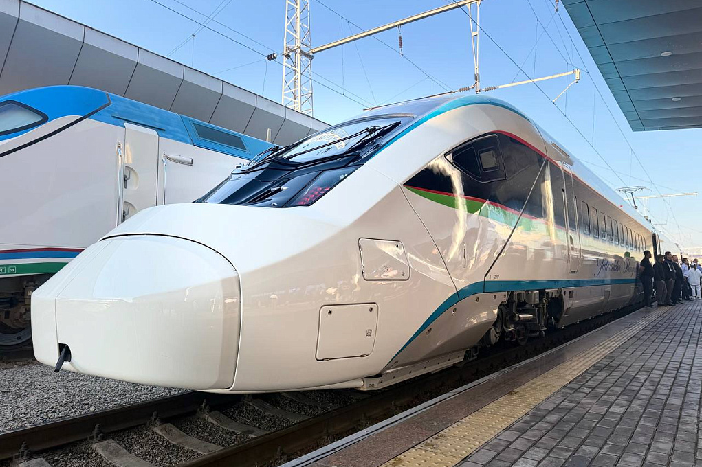 Jaloliddin Manguberdi high-speed train at a station in Uzbekistan